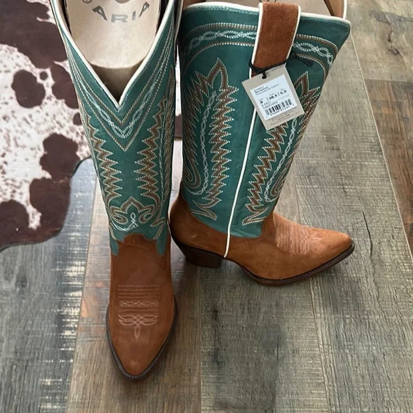 NWT Brown and Teal Ariat Western Cowboy Boots - Picture 1 of 4